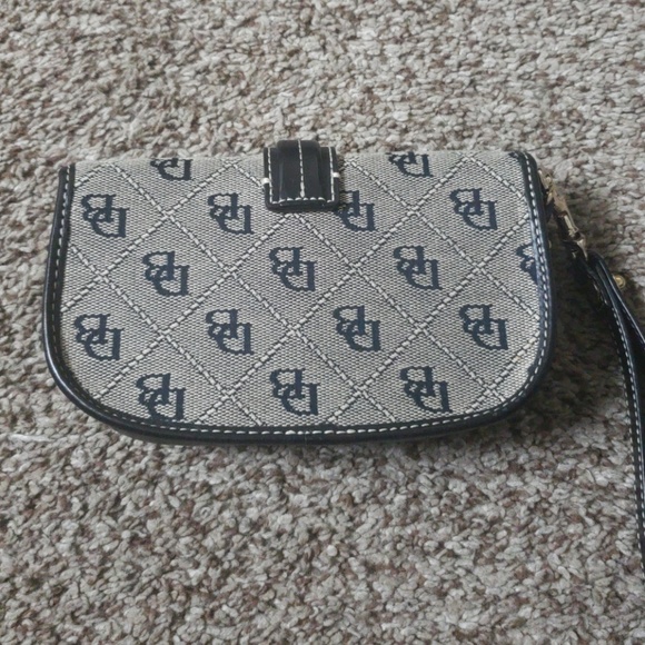 D and B Signature Monogram Canvas Flap Black Wrist - Picture 8 of 8
